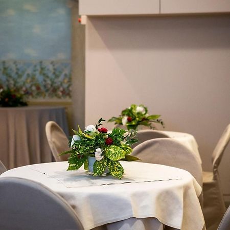 Hotel Astor Piacenza Ngoại thất bức ảnh