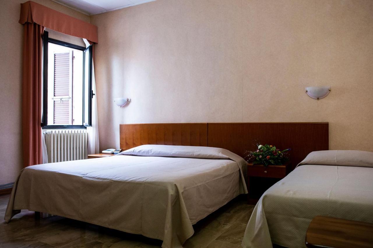 Hotel Astor Piacenza Ngoại thất bức ảnh