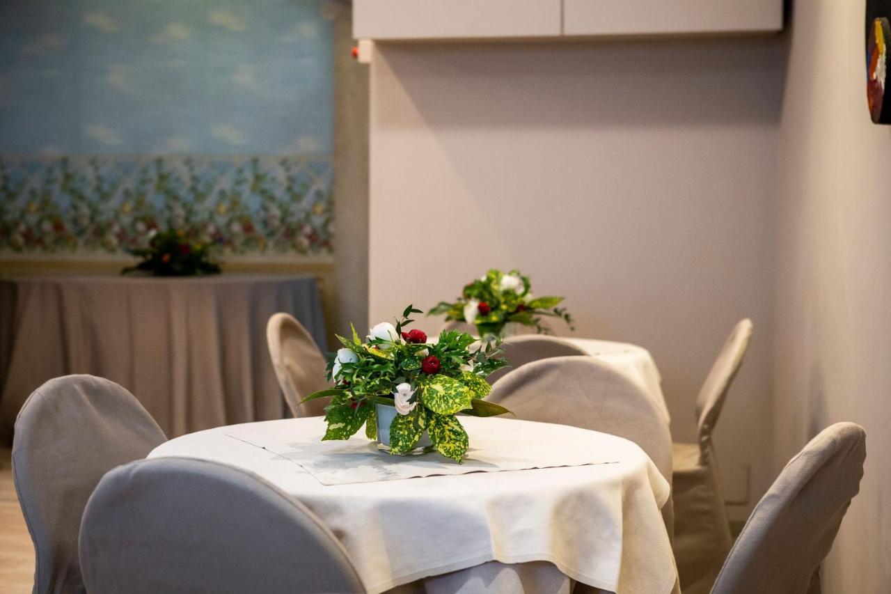 Hotel Astor Piacenza Ngoại thất bức ảnh